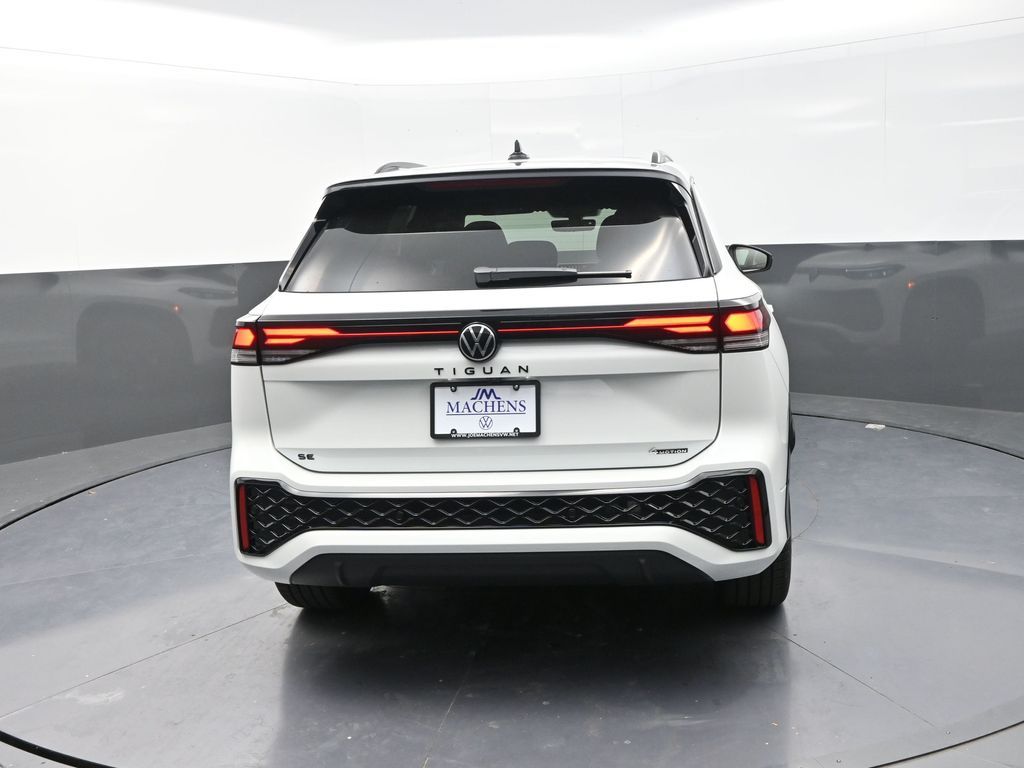 2025 Volkswagen Tiguan SE R-Line Black photo 4