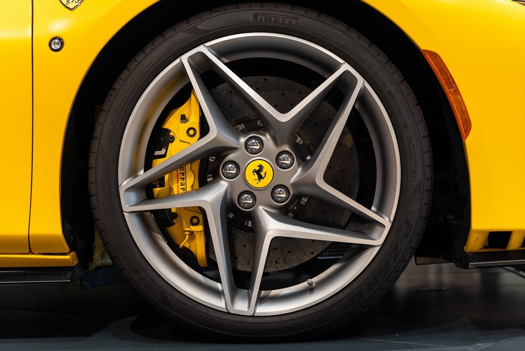 2022 Ferrari F8 Spider Base photo 15