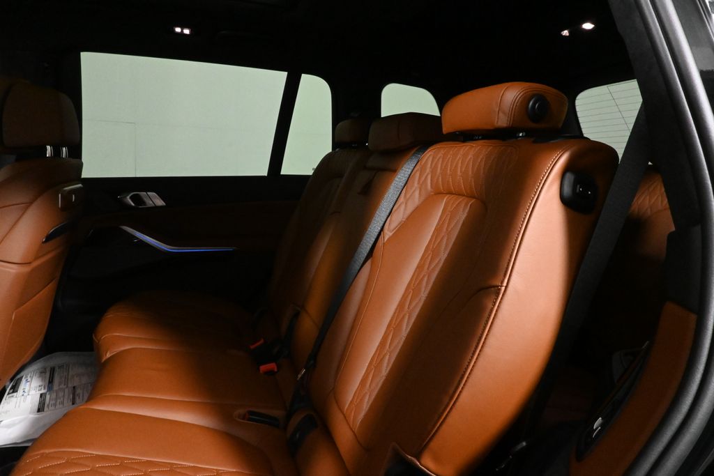 2026 Bmw X7 M60i photo 4