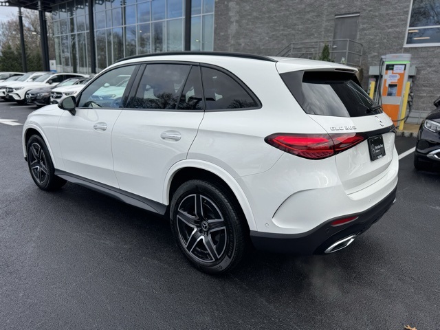 2025 Mercedes Benz GLC 300 4MATIC photo 4