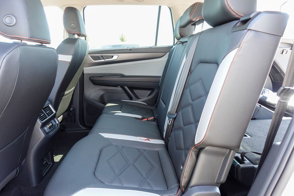 2026 Volkswagen Atlas Peak Edition SE photo 22