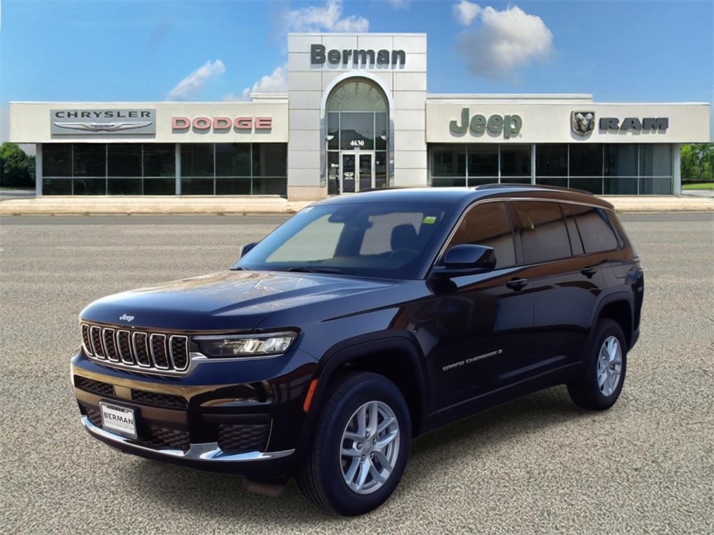 2025 Jeep Grand Cherokee Laredo X photo 3