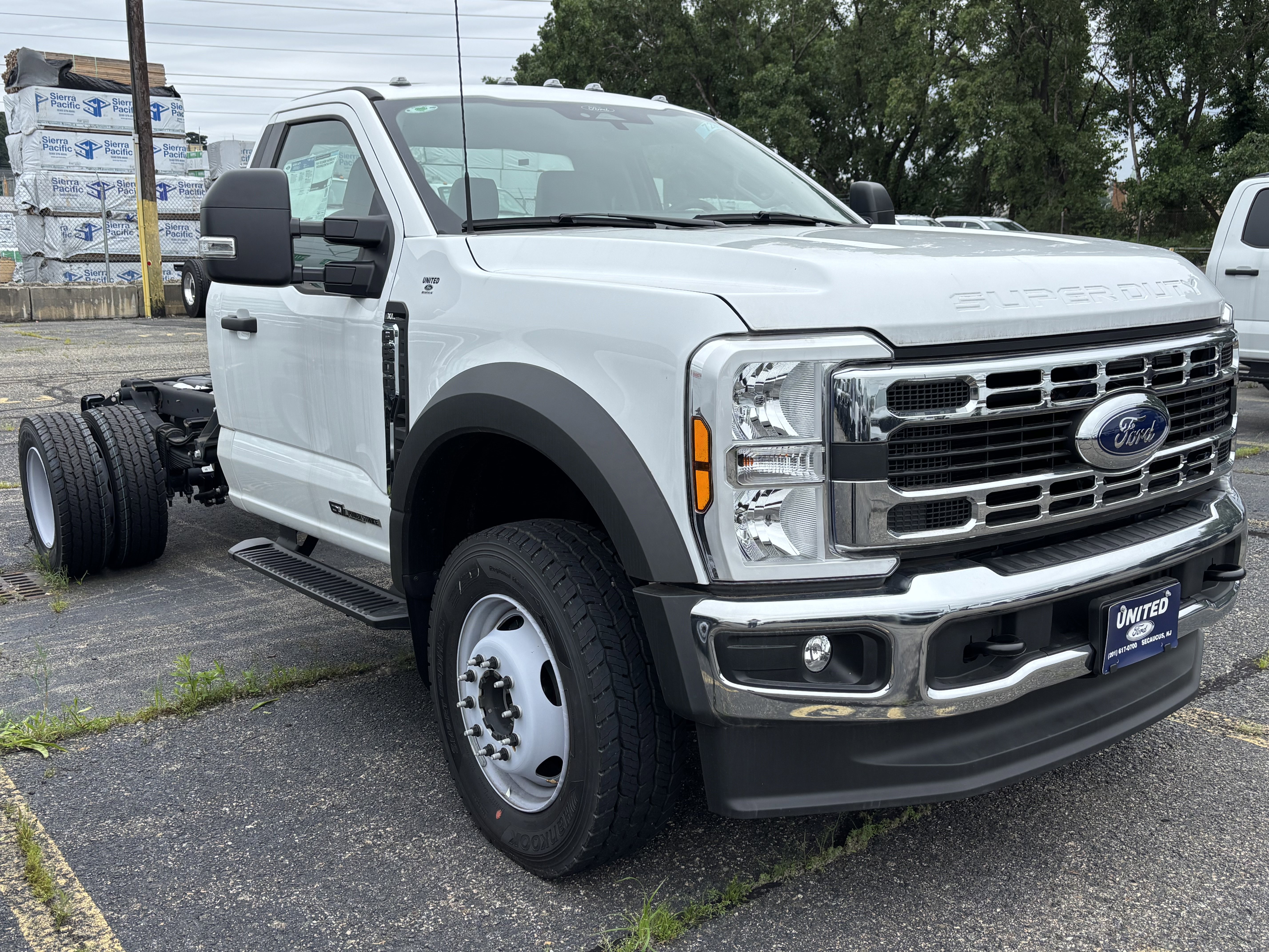 2024 Ford F-600 Super Duty Chassis Cab XL's photo