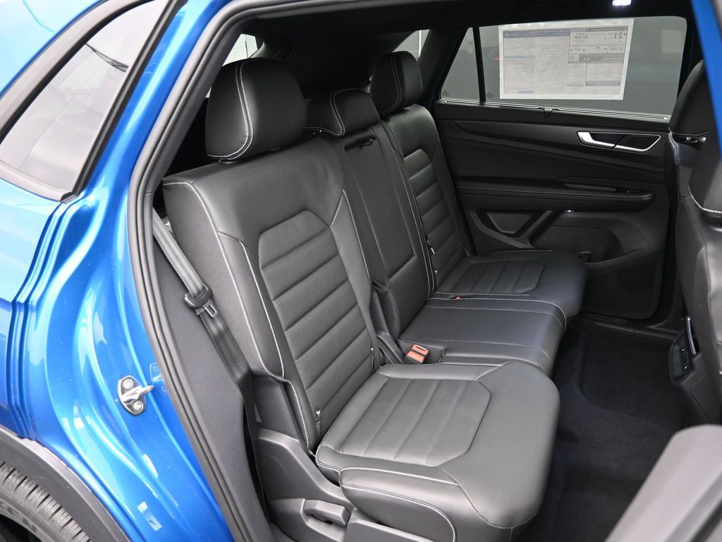 2025 Volkswagen Atlas Cross Sport SEL R-Line photo 45