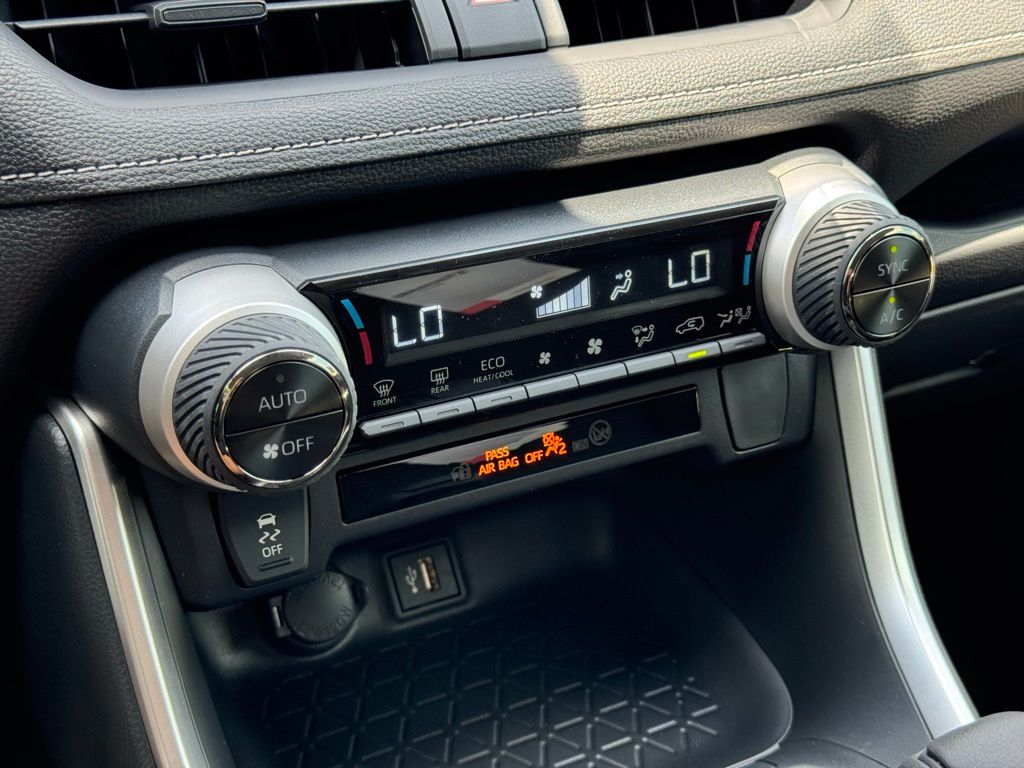 2025 Toyota RAV4 Hybrid LE photo 24