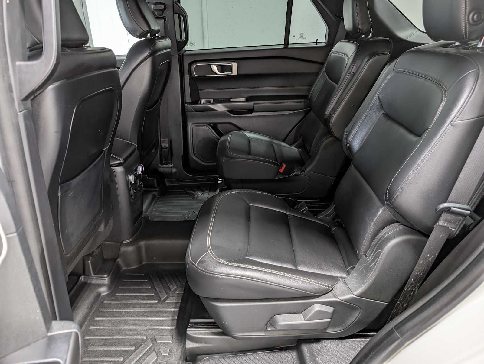 2020 Ford Explorer XLT photo 19