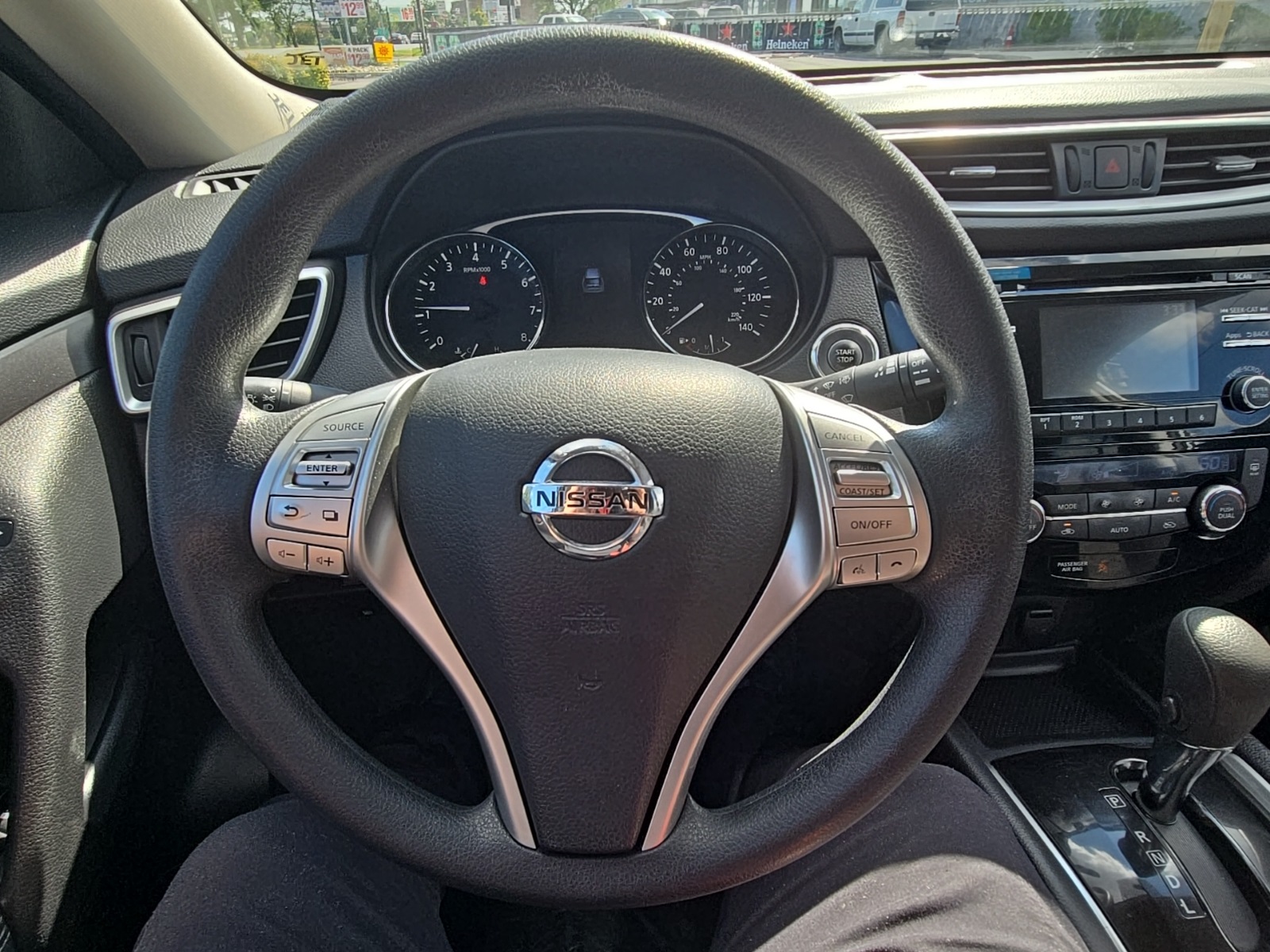 2016 Nissan Rogue SV photo 17