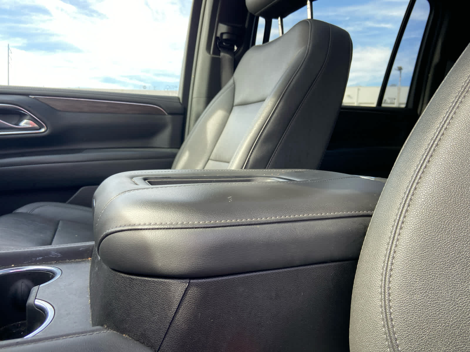 2023 Chevrolet Suburban LT photo 15