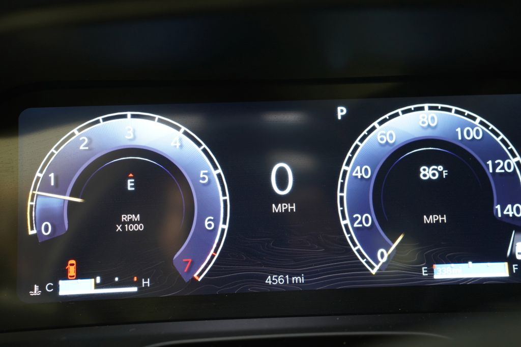 Used 2025 White Jeep Laredo image 9