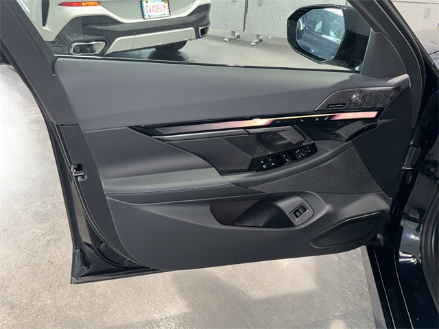 2026 Bmw 550e xDrive photo 13