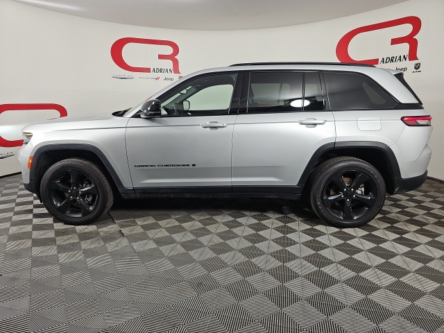 2023 Jeep Grand Cherokee Altitude X photo 2