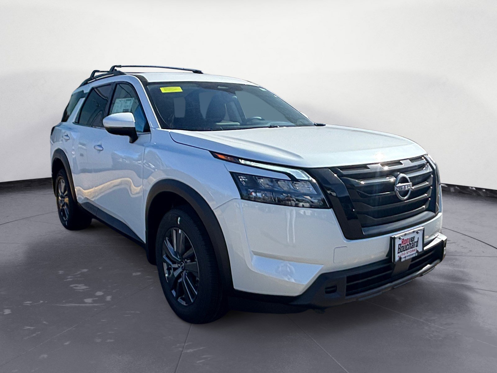 2025 Nissan Pathfinder SV's photo
