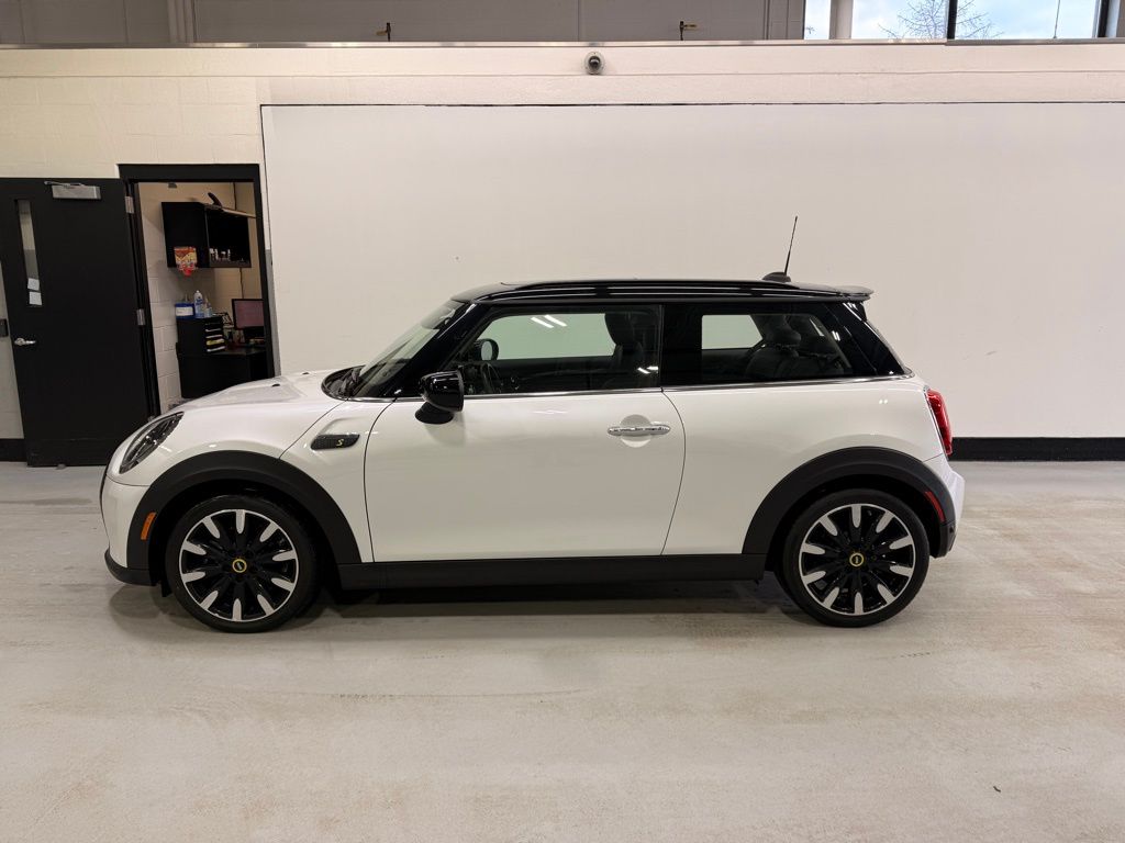 Certified 2024 MINI Hardtop 2 Door SE with VIN WMW13DJ05R2V43280 for sale in Golden Valley, Minnesota