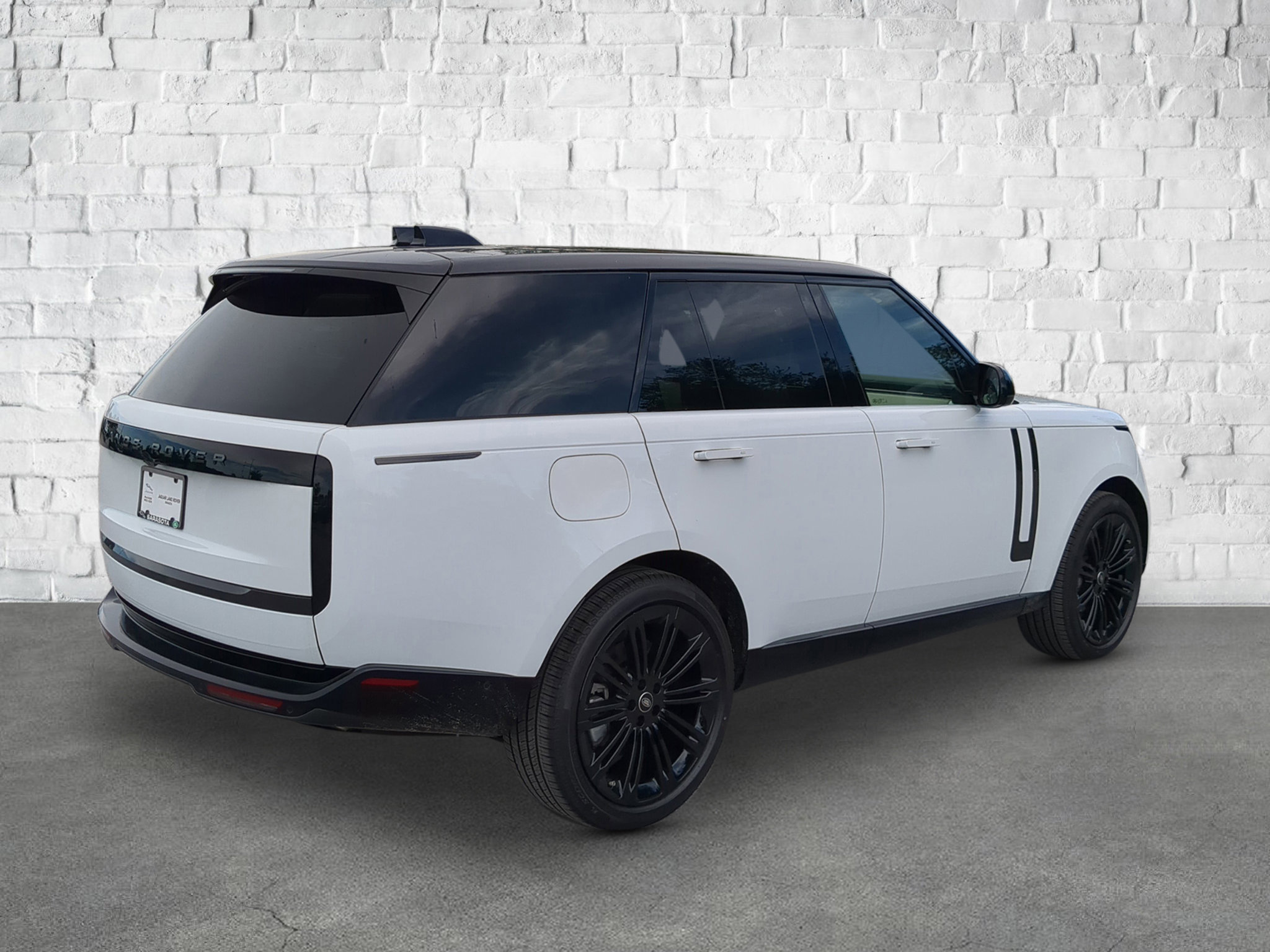 2025 Land Rover Range Rover SE photo 3