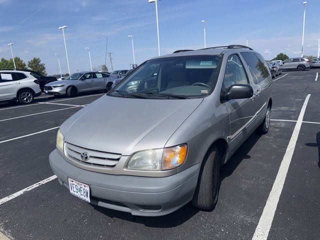 2003 Toyota Sienna CE photo 2