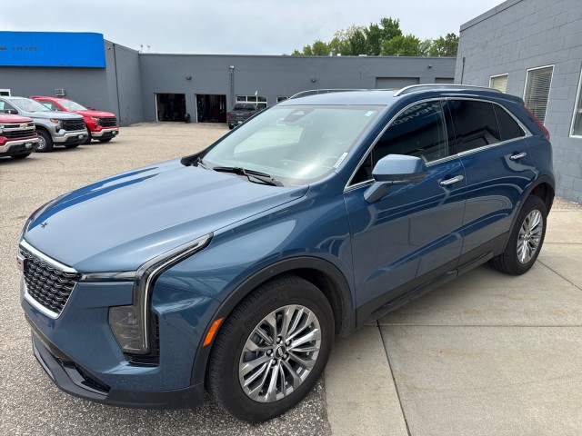 Used 2024 Cadillac XT4 Premium Luxury with VIN 1GYFZDR45RF226570 for sale in Shakopee, Minnesota