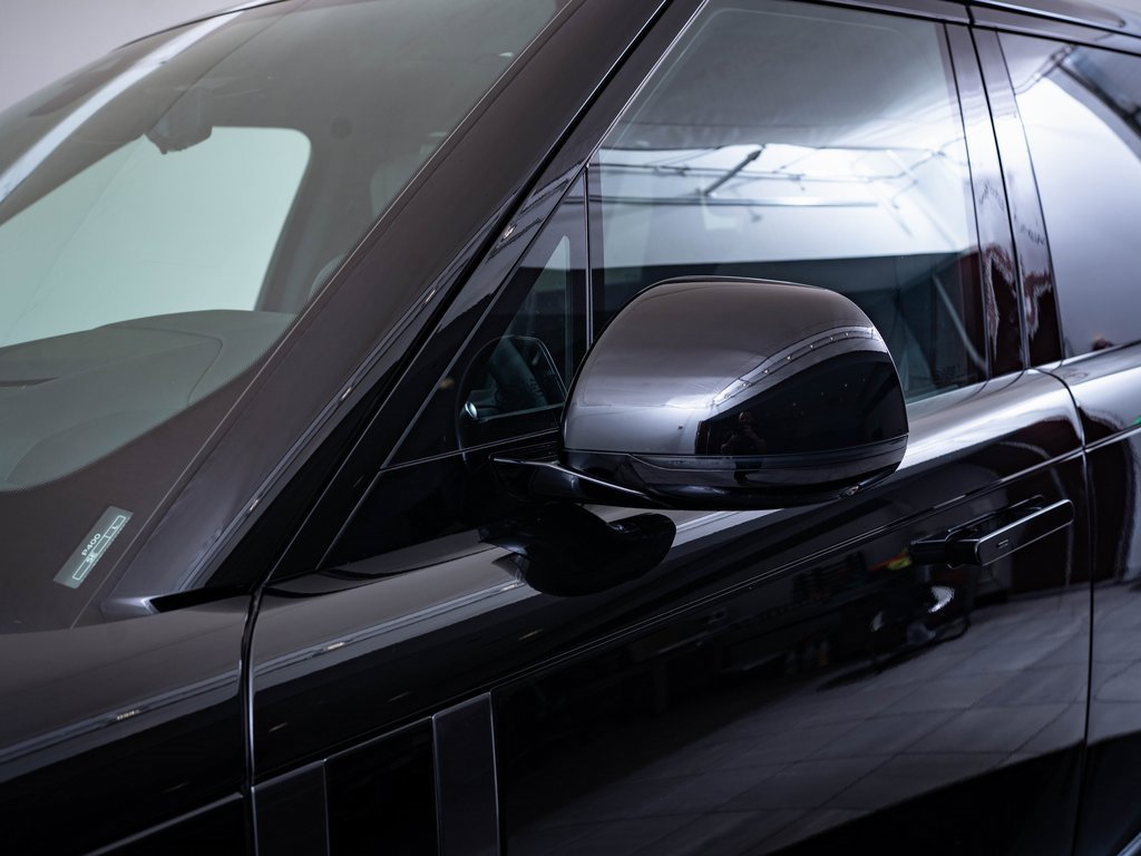 2025 Land Rover Range Rover SE photo 16