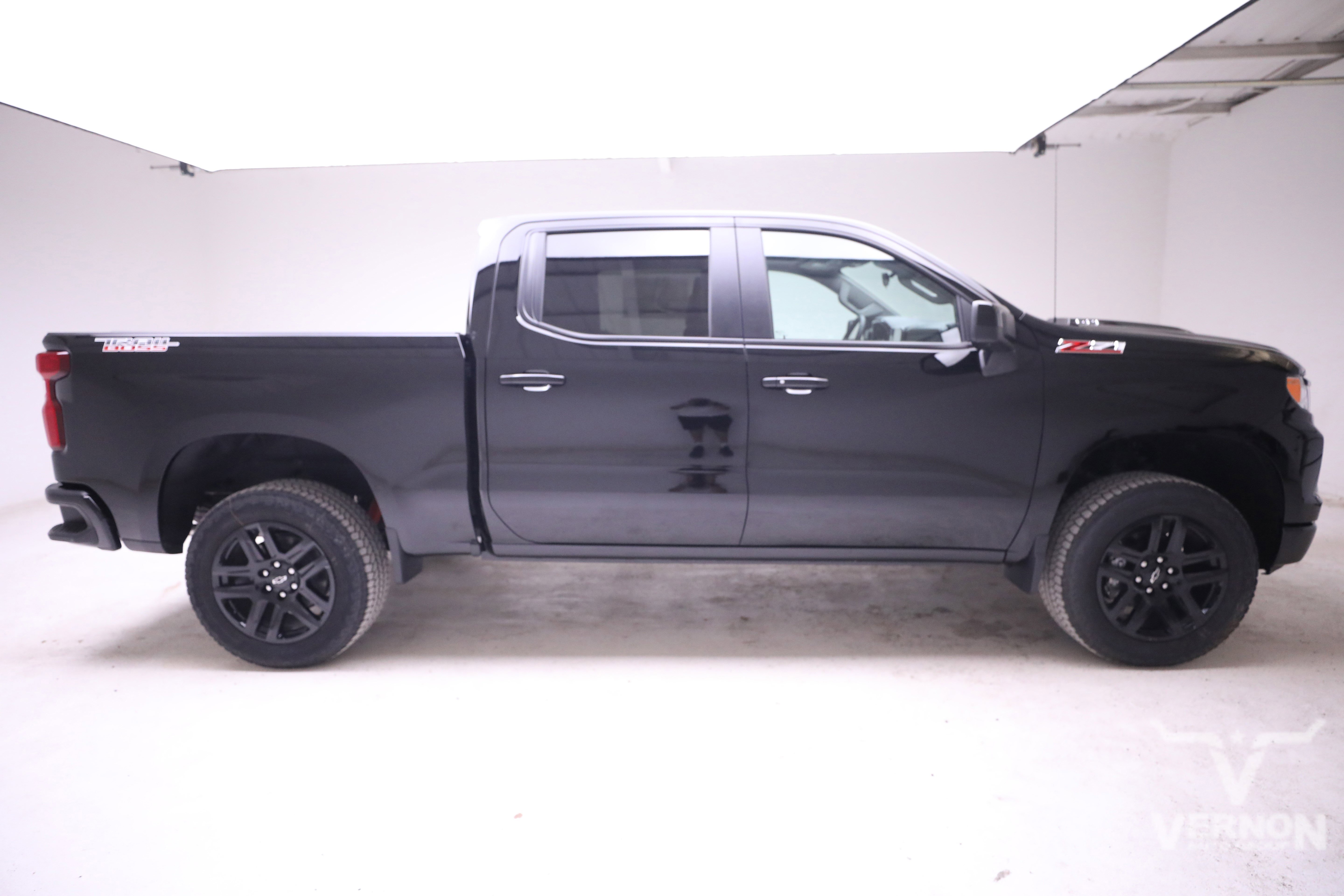 2025 Chevrolet Silverado 1500 LT Trail Boss photo 2