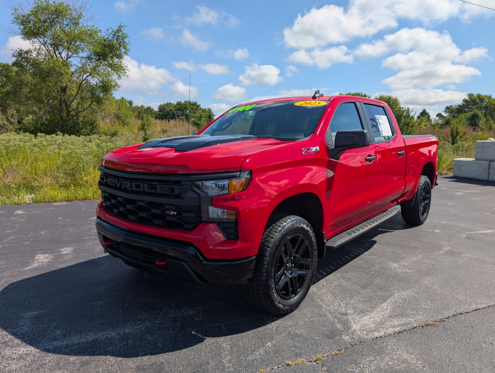 2025 Chevrolet Silverado 1500 Custom Trail Boss photo 2
