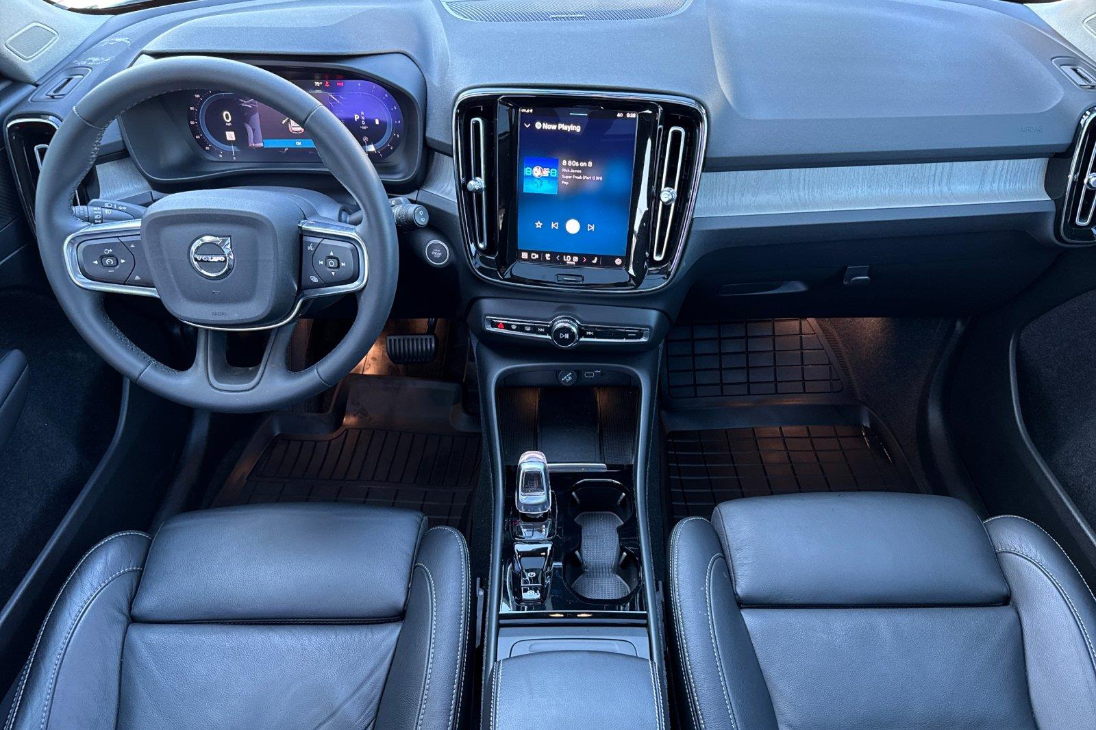 2023 Volvo XC40 Ultimate photo 3