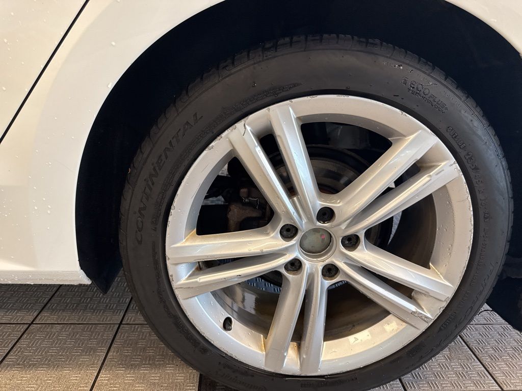 2014 Volkswagen Passat V6 SEL Premium photo 14