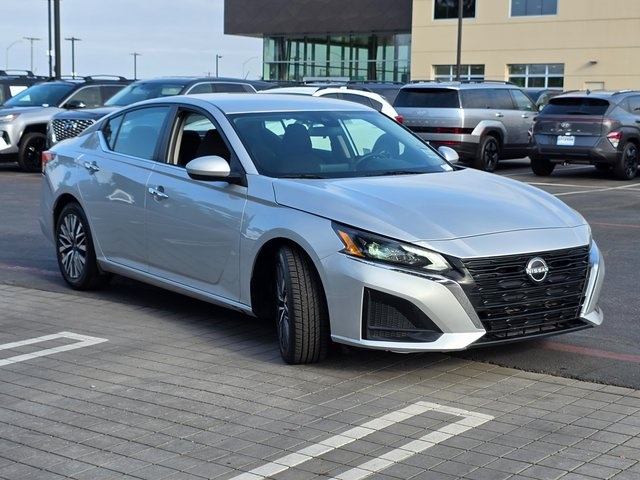 2023 Nissan Altima 2.5 SV photo 4