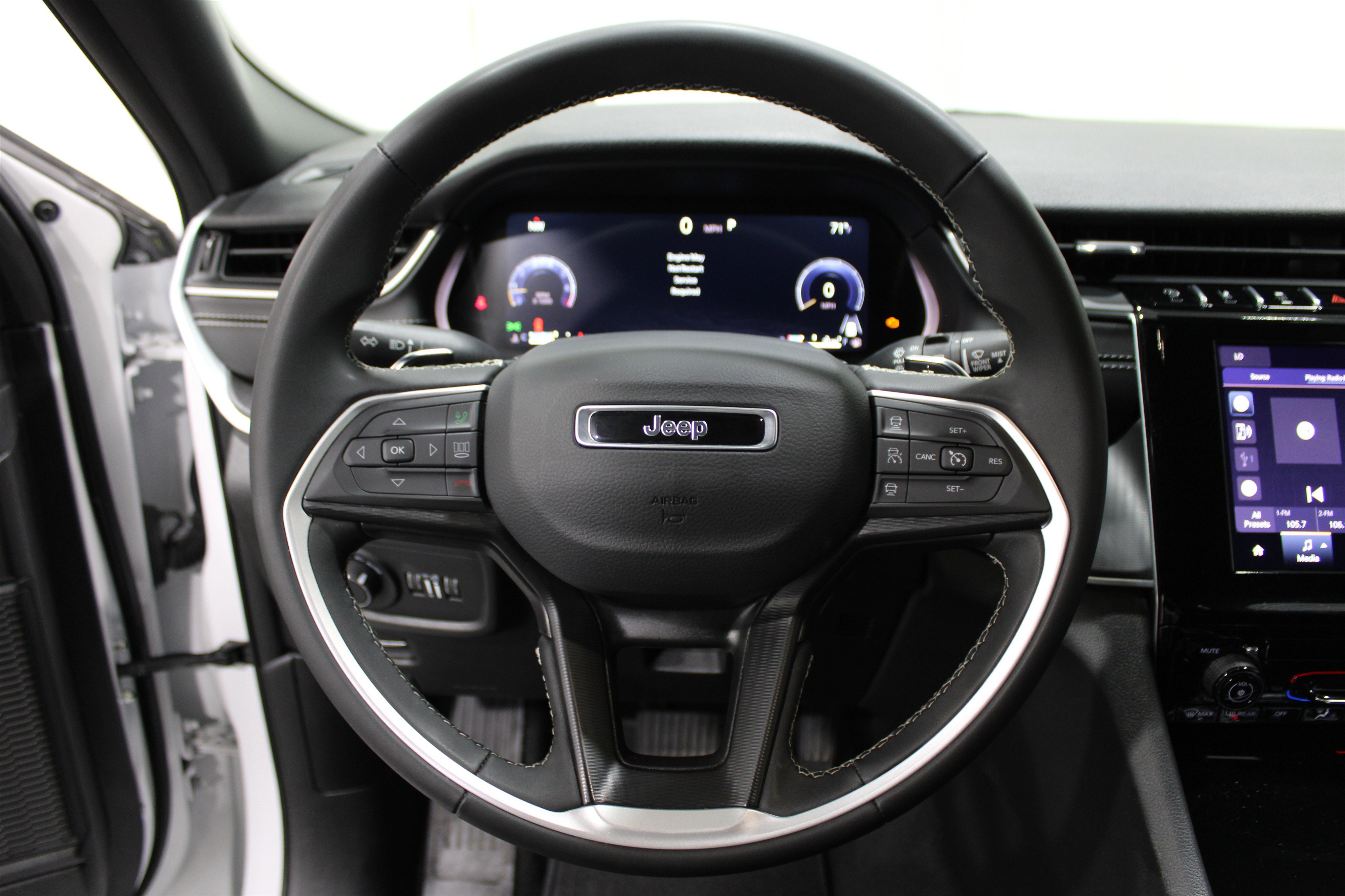 2024 Jeep Grand Cherokee Laredo X photo 5
