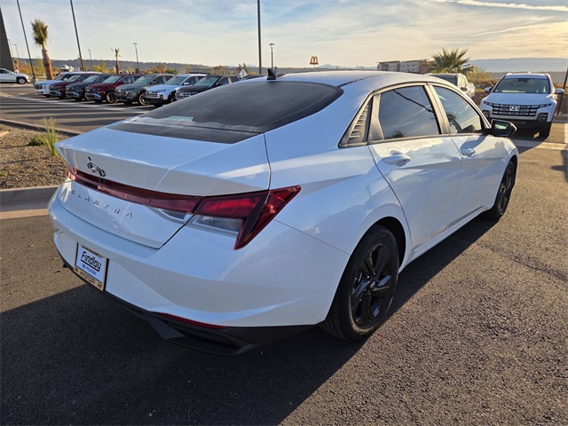 2021 Hyundai Elantra SEL Convenience photo 4