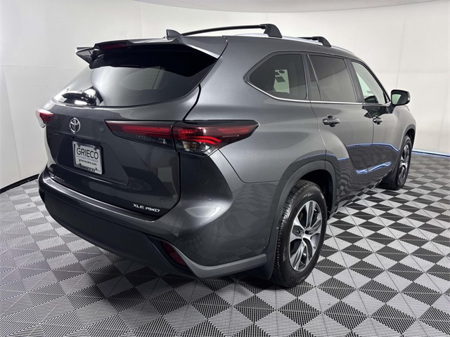 2024 Toyota Highlander XLE photo 5