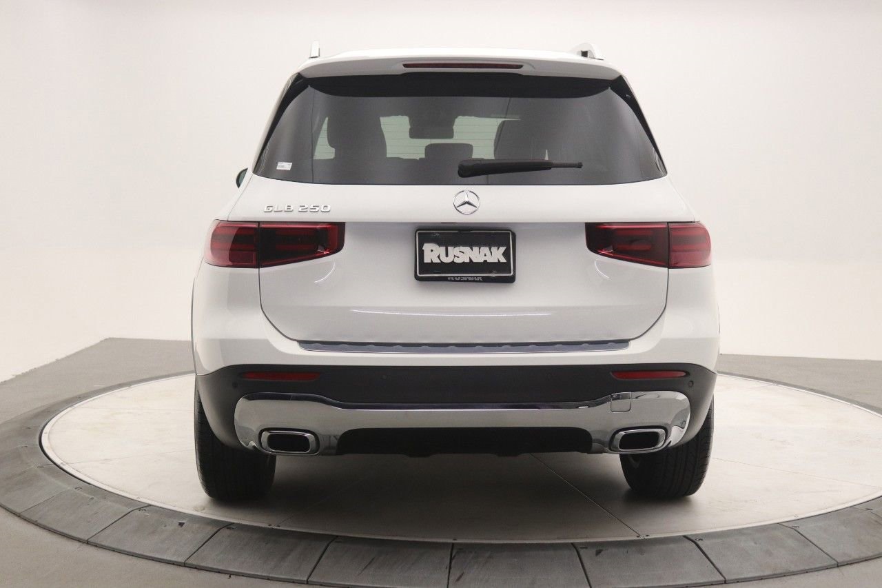 2025 Mercedes Benz GLB 250 photo 3