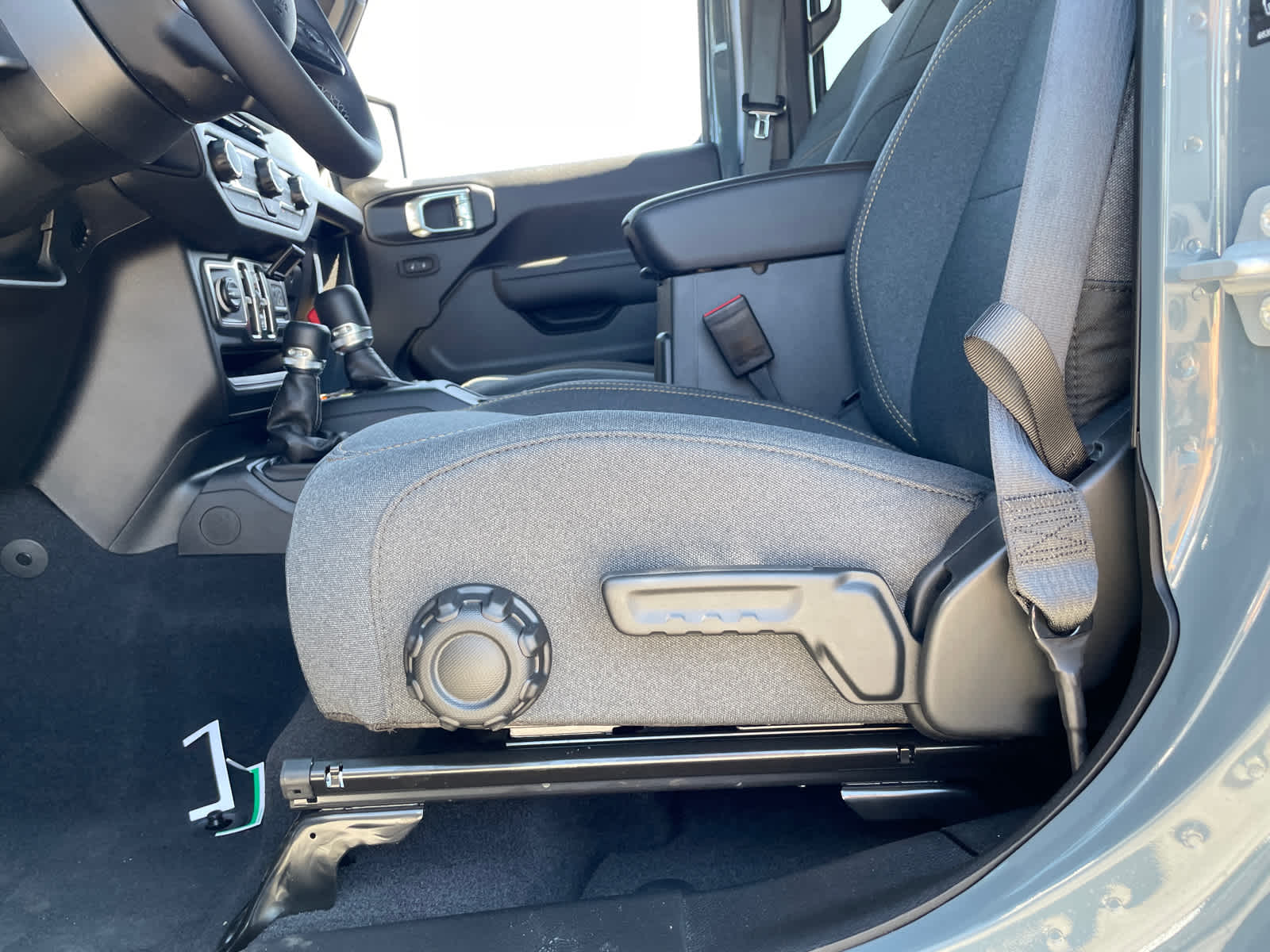 2025 Jeep Wrangler Sport S photo 19