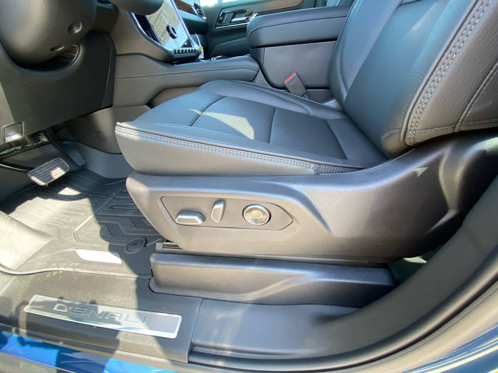 2025 Gmc Yukon Denali photo 13
