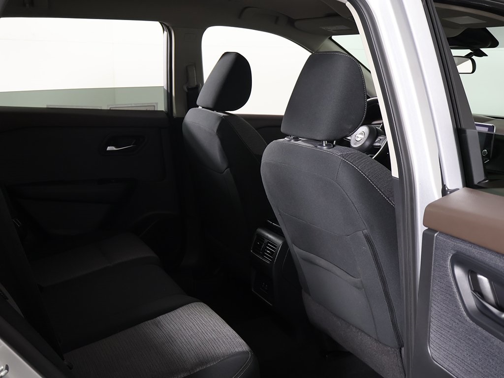 2023 Nissan Rogue SV photo 22