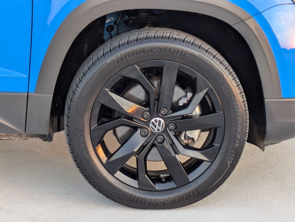 2022 Volkswagen Taos SE photo 8