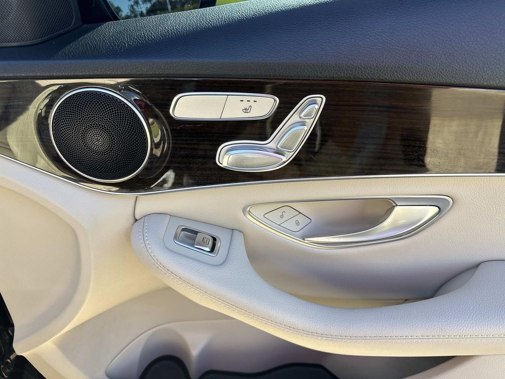 2020 Mercedes Benz C 300 photo 8
