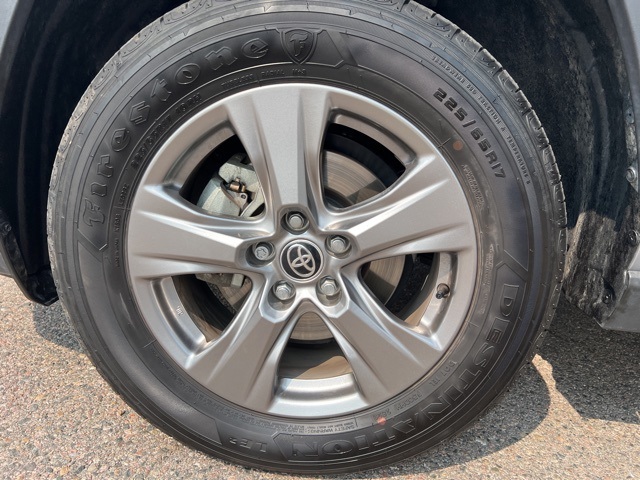 2023 Toyota RAV4 Hybrid XLE photo 28