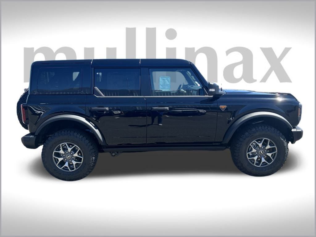 2025 Ford Bronco Badlands photo 2