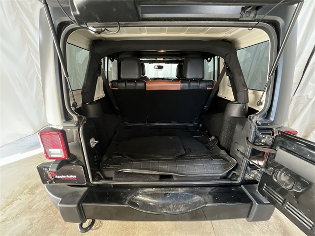 2016 Jeep Wrangler Unlimited Sahara photo 13