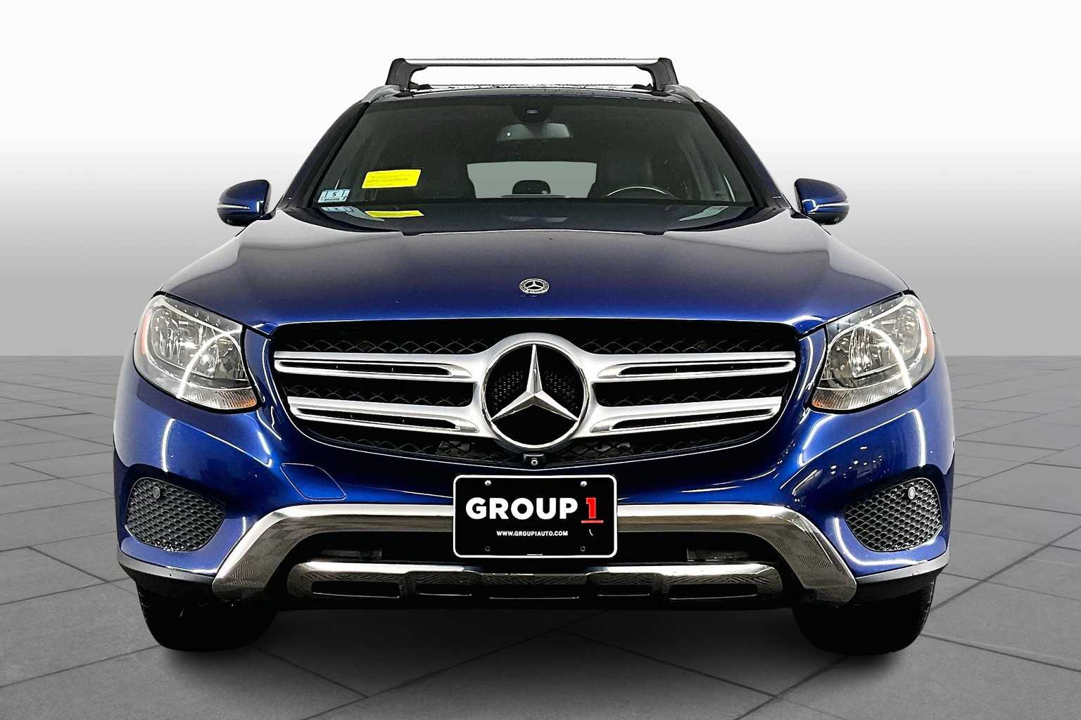 2017 Mercedes Benz GLC 300 4MATIC photo 3
