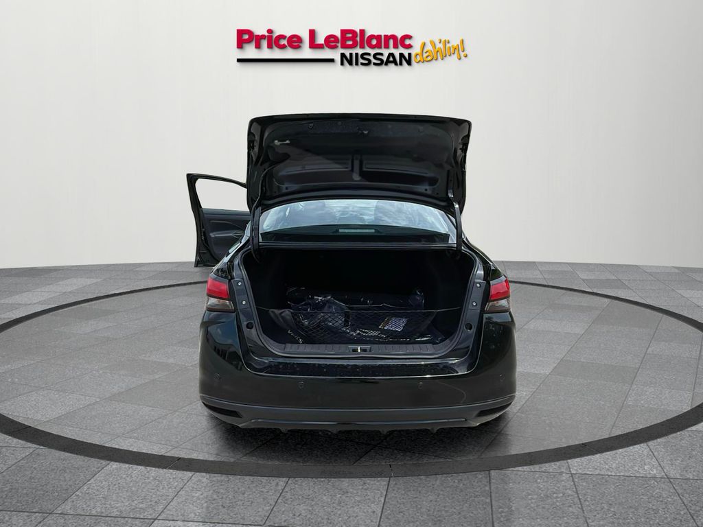 2025 Nissan Versa SV photo 9