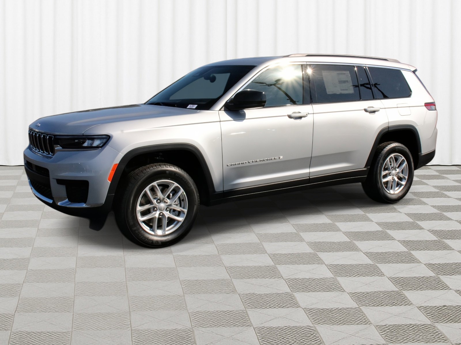 2025 Jeep Grand Cherokee Laredo X photo 11