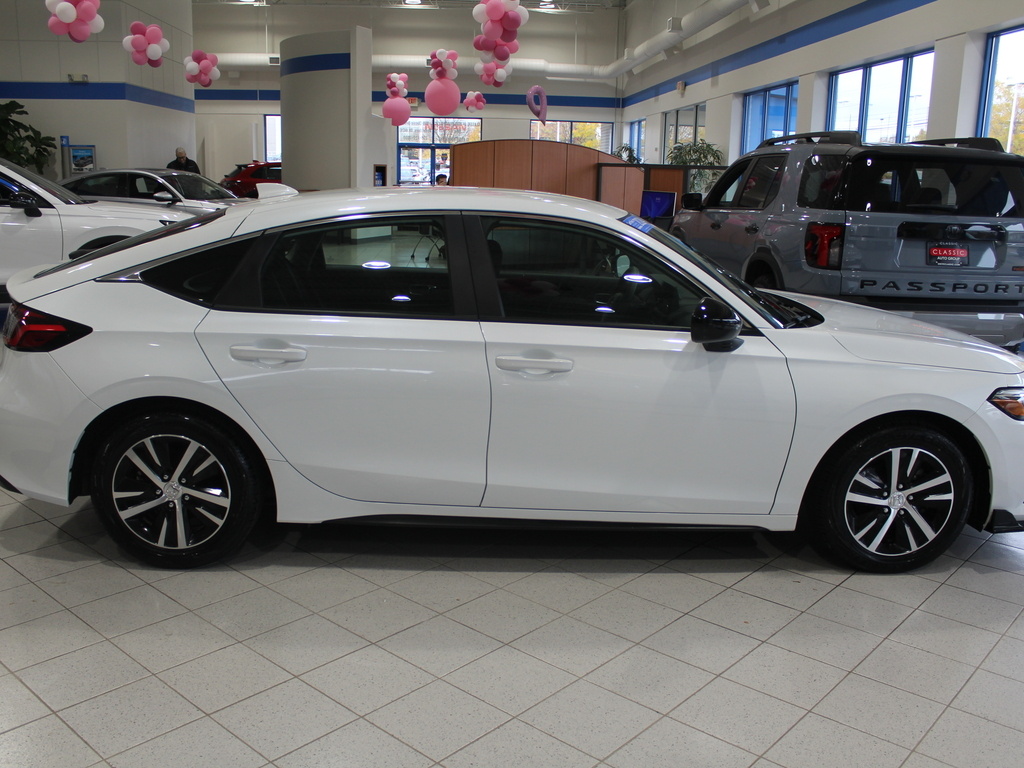 2024 Honda Civic Hatchback LX photo 4