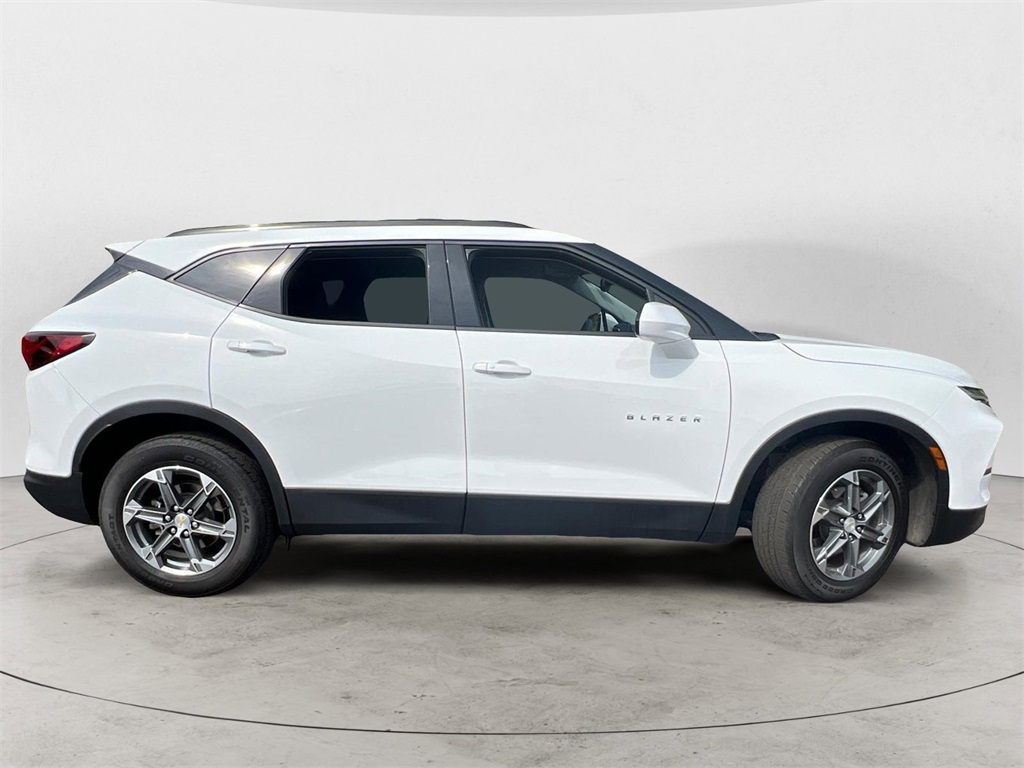 2023 Chevrolet Blazer 2LT photo 2
