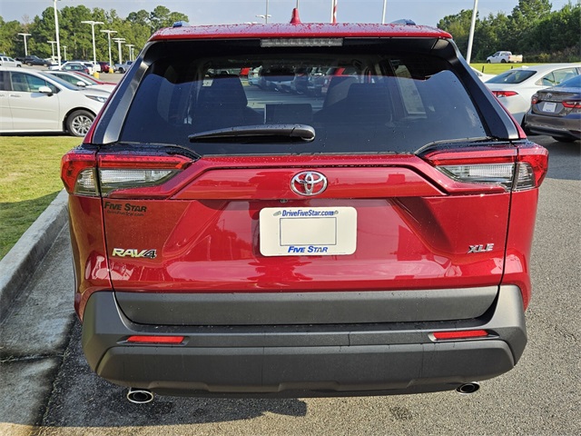 2025 Toyota RAV4 XLE photo 12