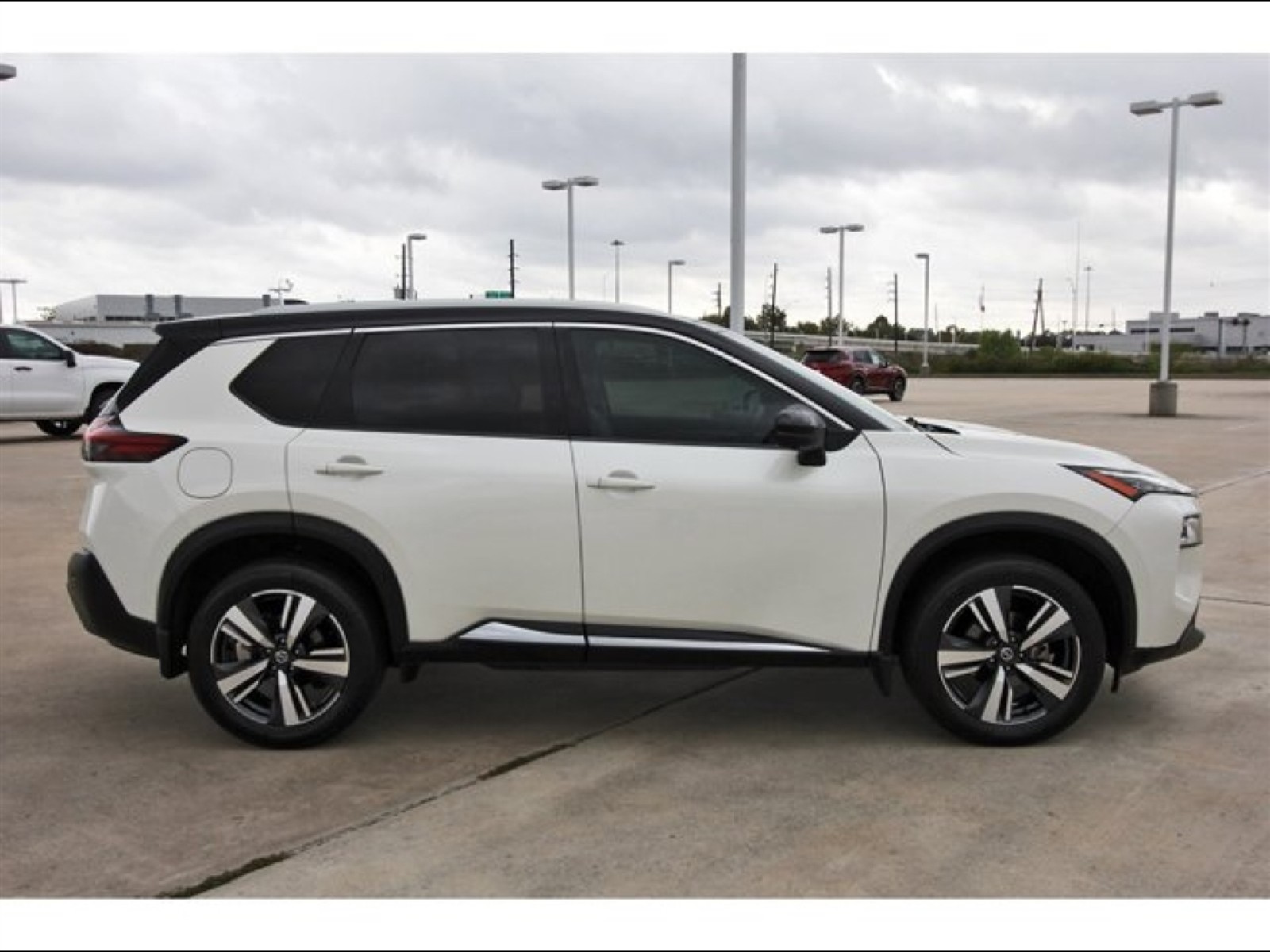 2021 Nissan Rogue SL White at TX Auto Group