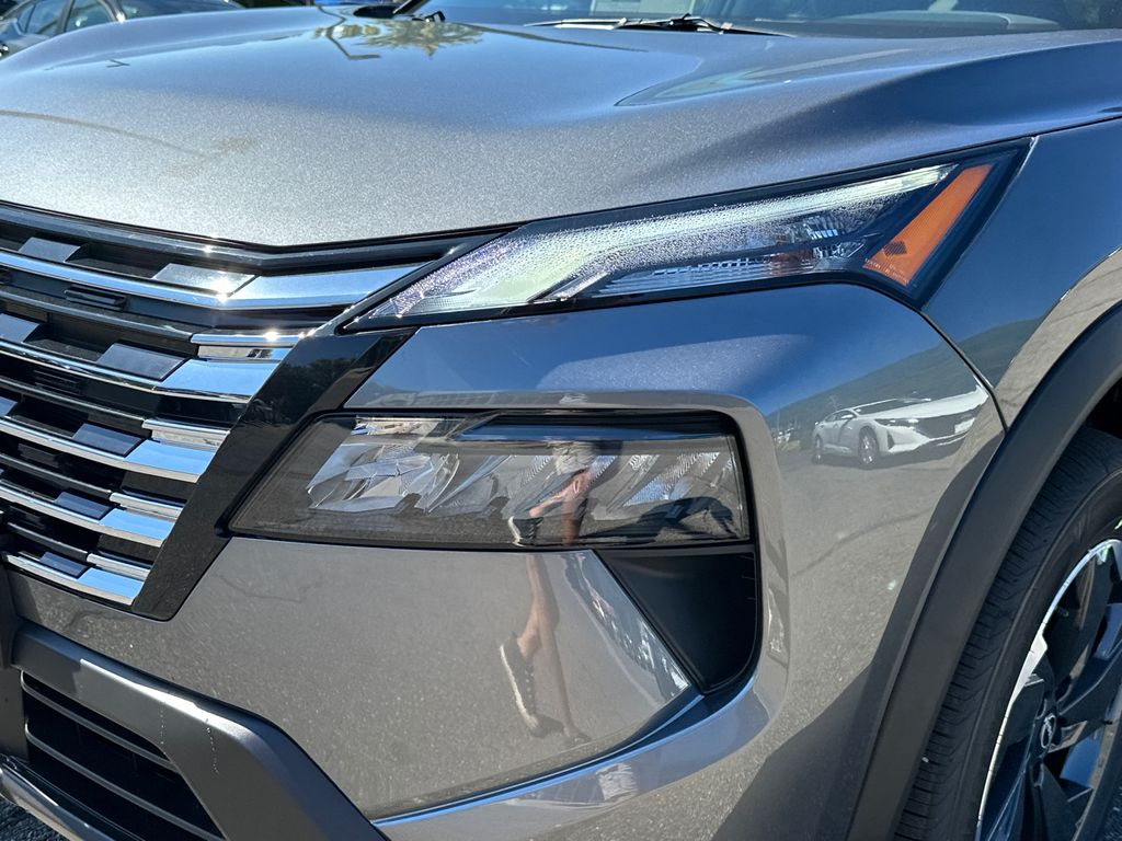 2026 Nissan Rogue SV photo 7