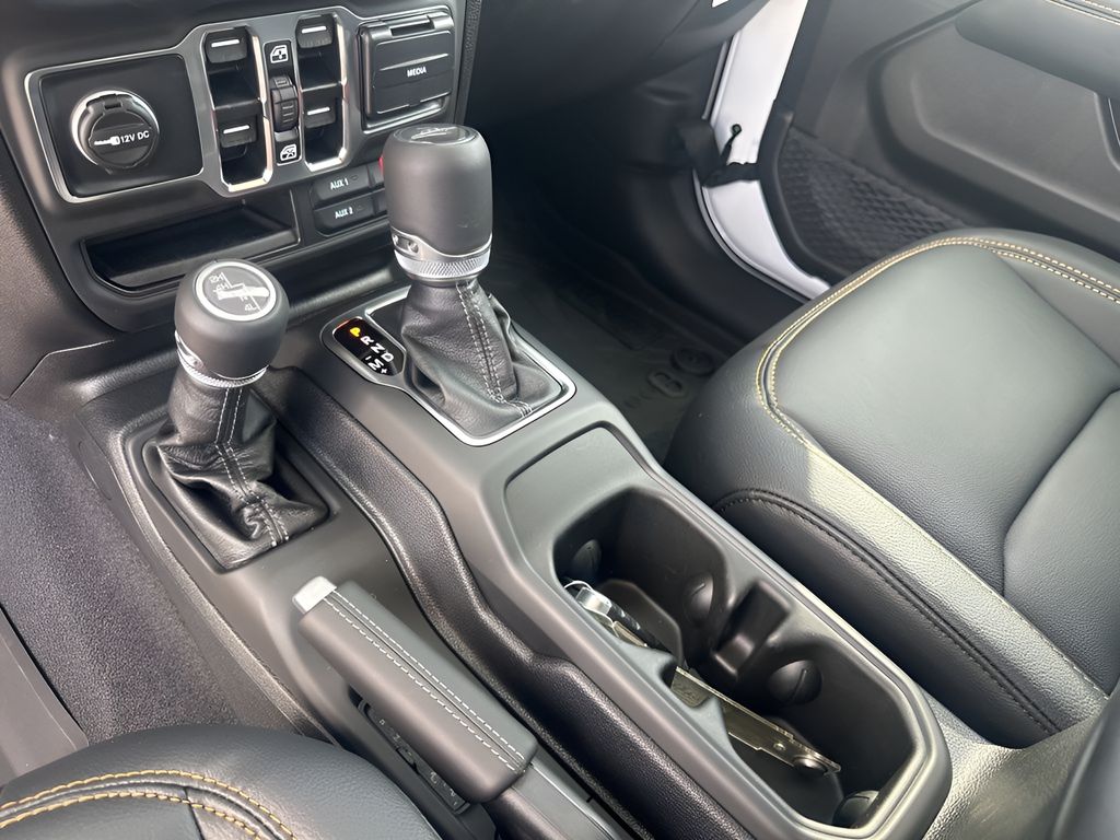 2025 Jeep Gladiator Sport photo 31