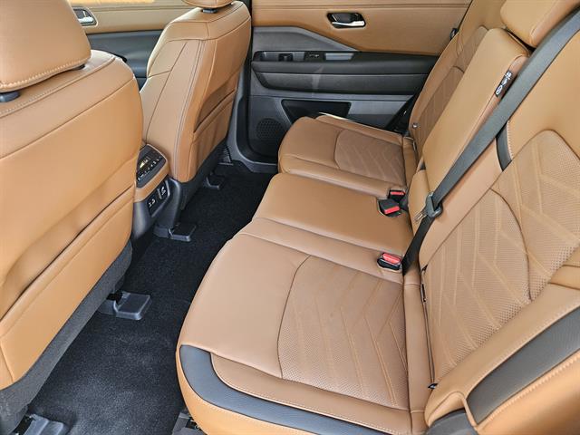 2025 Nissan Pathfinder Platinum photo 19