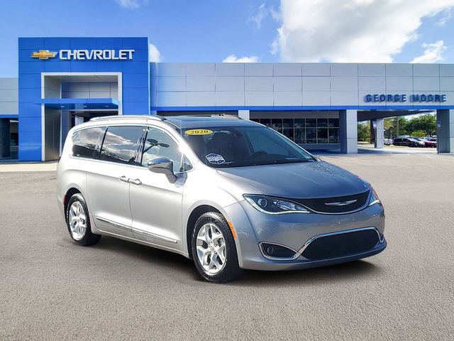 2020 Chrysler Pacifica Limited's photo