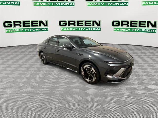 2026 Hyundai Sonata SEL Sport photo 2
